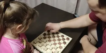Играем дома в шашки